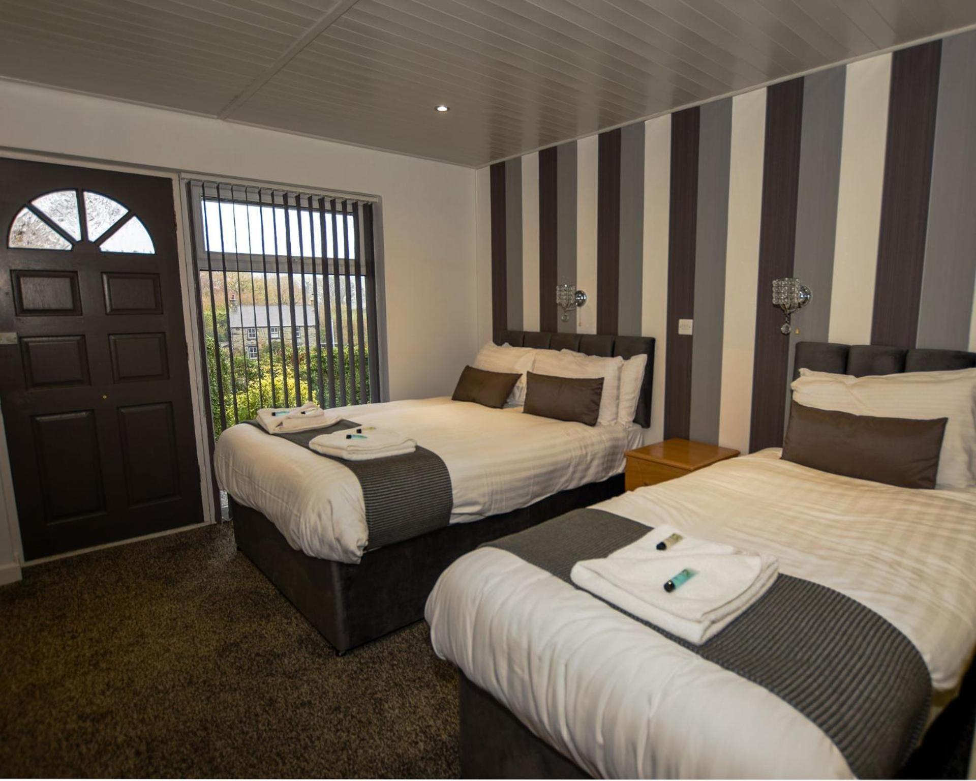Conwy Valley Hotel エクステリア 写真